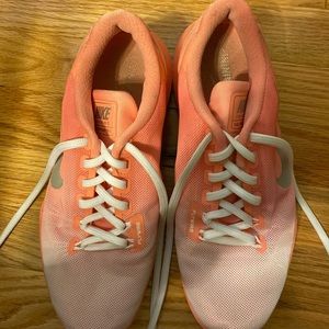 Pink Nike’s Sz 9